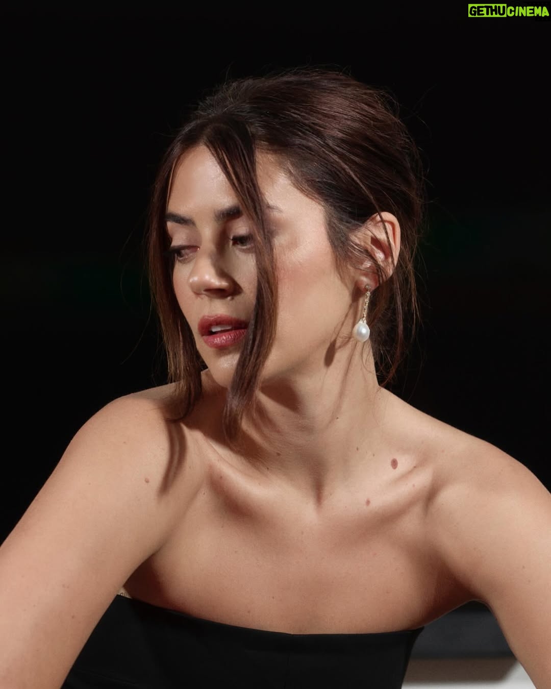 Lorenza Izzo - 4.2K Likes - Got dolled up to celebrate the @hacks fam 💅🏼 Tremenda noche celebrando la cuarta temporada 🥂 with 📷 @adamcorbettstudio