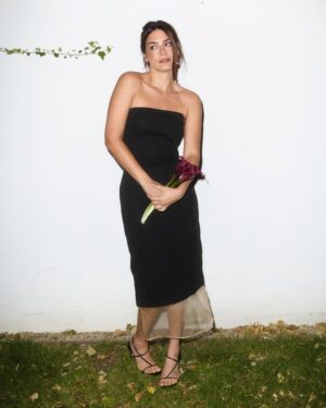 Lorenza Izzo Instagram - Got dolled up to celebrate the @hacks fam 💅🏼 Tremenda noche celebrando la cuarta temporada 🥂 with 📷 @adamcorbettstudio