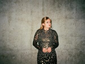Louane Emera Instagram - Je redescends à peine de mon petit nuage. 
Je n’arrive pas à croire que ce moment ne soit pas un rêve. 
La chanson vous appartient à présent, et j’espère qu’elle vous touchera autant que nous lorsqu’on l’a écrite en studio avec Tristan ♥️
Merci de me suivre dans mes aventures complètements folles et d’être toujours là. 
Je suis si reconnaissante de pouvoir vivre tout ça. 
Je vous aime de tout mon cœur ❤️ 

I’m only just coming down from my little cloud.
I can’t believe this moment isn’t just a dream.
The song belongs to you now, and I hope it touches you as much as it did us when we wrote it in the studio with Tristan. ♥️
Thank you for following me on my completely crazy adventures and for always being there.
I’m so grateful to be able to live all of this.
I love you with all my heart. ❤️ 

Merci @stadefrance @francerugby et toutes vos équipes extraordinaires ♥️ 
Merci à toute l’équipe @rabanne et @juliendossena je me suis sentie comme une fée ✨ 
Merci @alecredde @alexbouchou @ludohurel @mister12points @valencakfred Q et toutes les équipes de @france.tv 
Merci @oliviernusse @geayguenael @universalmusicfrance @islanddefjam @jimzelechowski @romain_lecq @maud_argentin @romain_constant @julesbzs et toute l’équipe ♥️
Merci @teckoff_off la meilleure équipe du monde ♥️
Merci @onlyprogroup et @naymrb ♥️♥️♥️
Merci @josephdimarco t’es mon gars sur ♥️
Merci @jadegasset_ ♥️♥️♥️ 
Merci à mes fées @rudymarmet @siwarcheiakh @lisamchlik @milarunser @alicoque_  @thescar.lab et évidement @lyana_kantsalieva t’étais dans mon cœur à chaque instants ♥️
📸 @milarunser