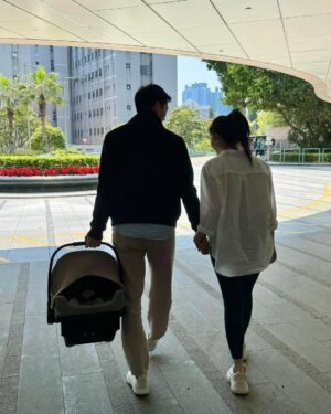 Louisa Mak Instagram - 爸媽會與你一起成長，願你堅強勇敢，面對風雨、擁抱陽光 
💛
 

***
To the wonderful team at #GleneaglesHospitalHongKong - thank you for being our cheerleaders and for providing the best care during this life-changing journey ❤️
#港怡醫院