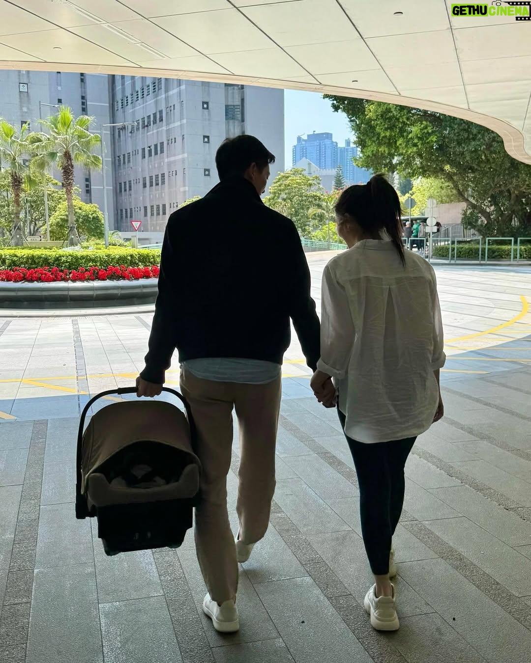 Louisa Mak - 64.3K Likes - 爸媽會與你一起成長,願你堅強勇敢,面對風雨、擁抱陽光
💛
***
To the wonderful team at #GleneaglesHospitalHongKong - thank you for being our cheerleaders and for providing the best care during this life-changing journey ❤️
#港怡醫院