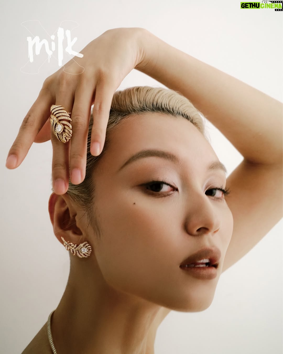 Louise Wong - 7.7K Likes - MILK X MAR DIGITAL COVER🖤🤍♋️
@milkxhk #milkxhk #milkxdigitalcover
direction & styling @nananacchi
photography @tmt.t
photographer assistant @wuhosun
makeup @melodychiumakeup
hair @kolen128
interview @augu8tleung
jewellery @boucheron
wardrobe @louisvuitton @dior @dolcegabbana @ralphlauren