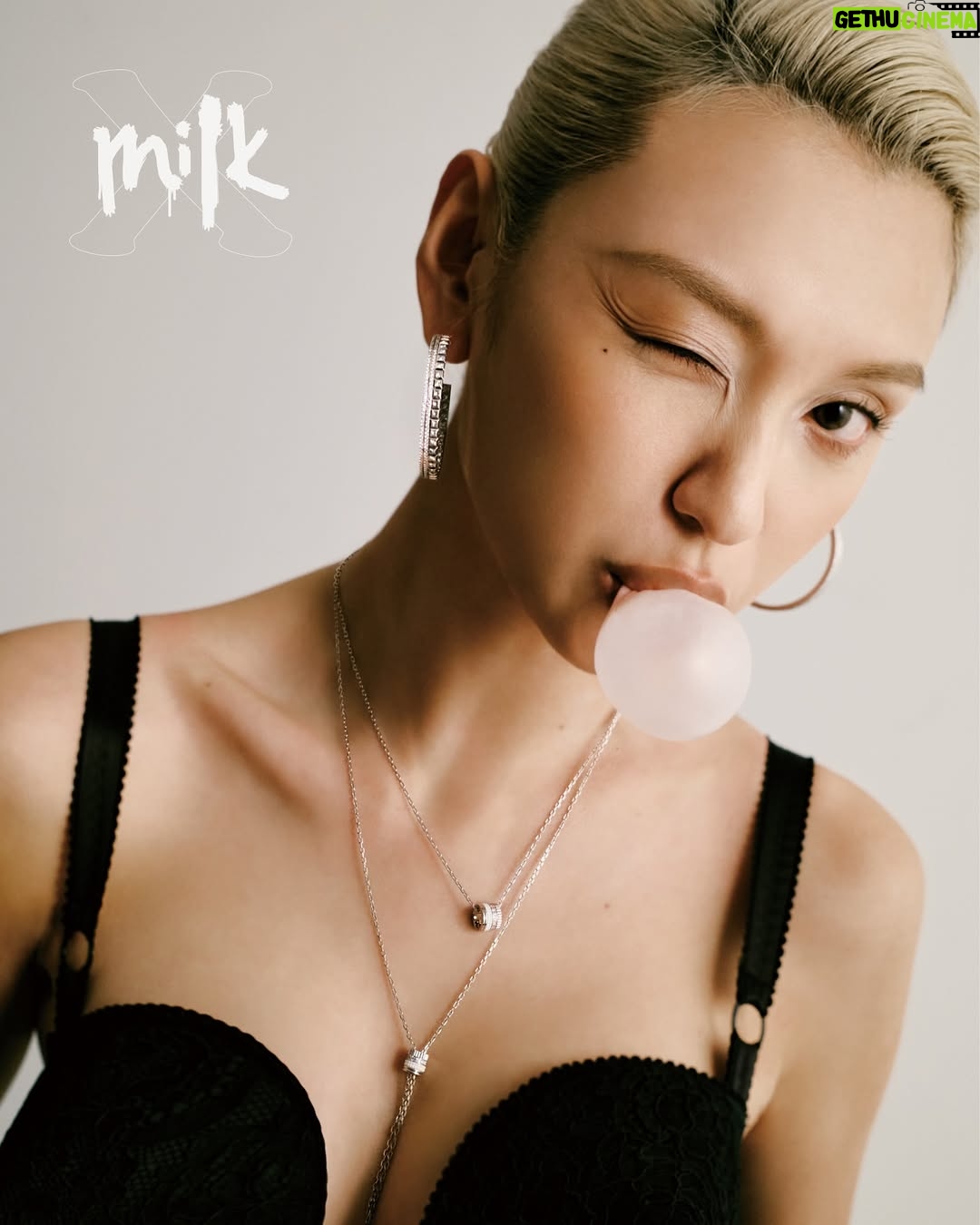 Louise Wong - 7.7K Likes - MILK X MAR DIGITAL COVER🖤🤍♋️
@milkxhk #milkxhk #milkxdigitalcover
direction & styling @nananacchi
photography @tmt.t
photographer assistant @wuhosun
makeup @melodychiumakeup
hair @kolen128
interview @augu8tleung
jewellery @boucheron
wardrobe @louisvuitton @dior @dolcegabbana @ralphlauren