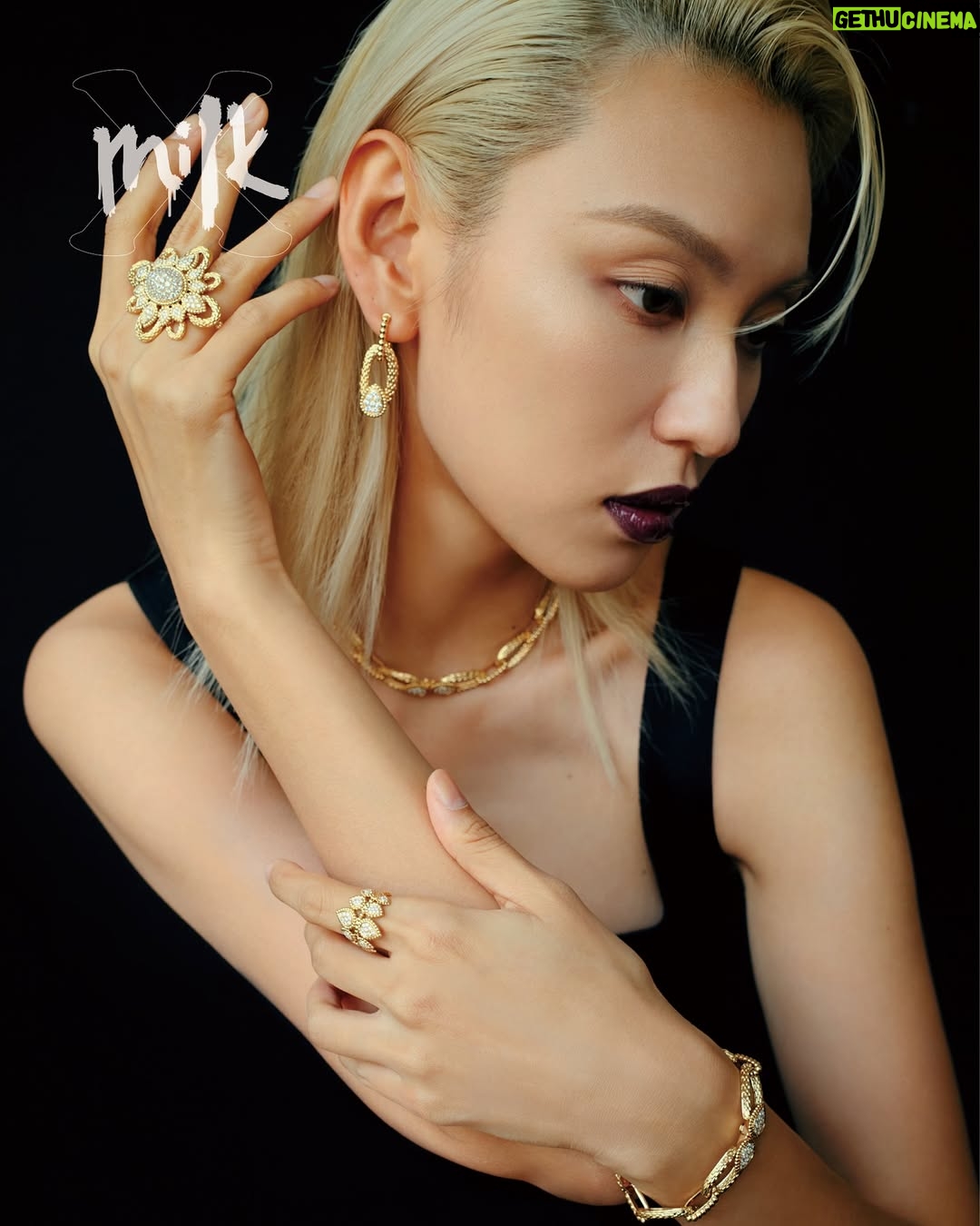 Louise Wong - 7.7K Likes - MILK X MAR DIGITAL COVER🖤🤍♋️
@milkxhk #milkxhk #milkxdigitalcover
direction & styling @nananacchi
photography @tmt.t
photographer assistant @wuhosun
makeup @melodychiumakeup
hair @kolen128
interview @augu8tleung
jewellery @boucheron
wardrobe @louisvuitton @dior @dolcegabbana @ralphlauren
