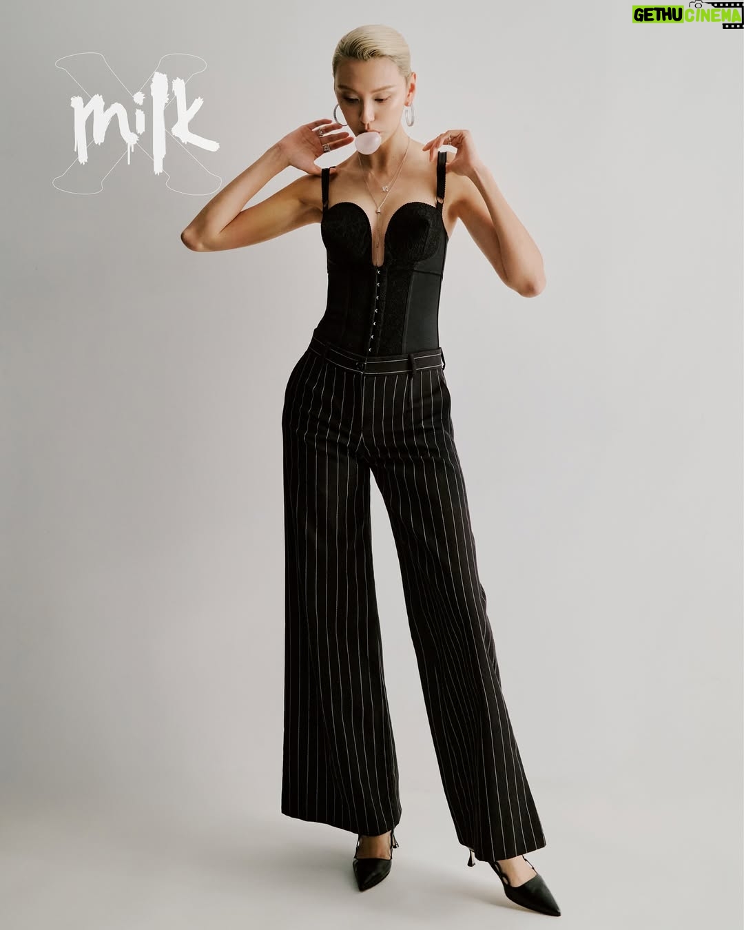 Louise Wong - 7.7K Likes - MILK X MAR DIGITAL COVER🖤🤍♋️
@milkxhk #milkxhk #milkxdigitalcover
direction & styling @nananacchi
photography @tmt.t
photographer assistant @wuhosun
makeup @melodychiumakeup
hair @kolen128
interview @augu8tleung
jewellery @boucheron
wardrobe @louisvuitton @dior @dolcegabbana @ralphlauren
