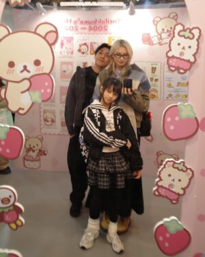 Louise Wong Instagram - 早前的快閃之旅記錄照s💖🤴🏻🧝🏻‍♀️👼🏻 

最近都在努力投入新工作的狀態中，今天看電話album才意外發現那幾天快閃的忙碌行程令我居然把這堆照片遺忘在電話𥚃∑(ﾟДﾟ)….
那～ 現在post一下也未為遲啦🤣🤭

#Familytrip
#金髪照片儲存庫