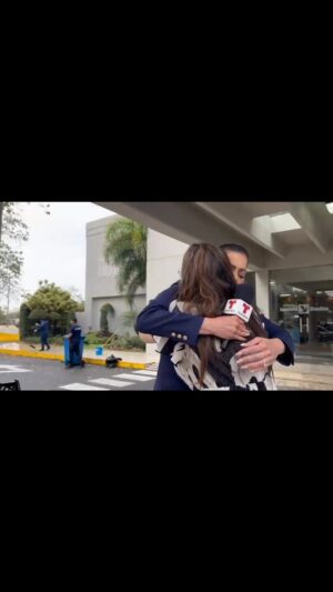 Lourdes Stephen Instagram - Exclusivo: Captamos la llegada de #ZulinkaPerez, la hija de #RubbyPérez, a la funeraria.

Compartimos el abrazo de un pueblo a la hija que comparte este momento tan triste con los fanáticos de su padre a través de @lourdesstephen para @telemundo.

No te pierdas la cobertura completa y lo último sobre la tragedia de la discoteca #JetSet de República Dominicana en @hoydia @encasacontelemundo @lamesacaliente @alrojovivo