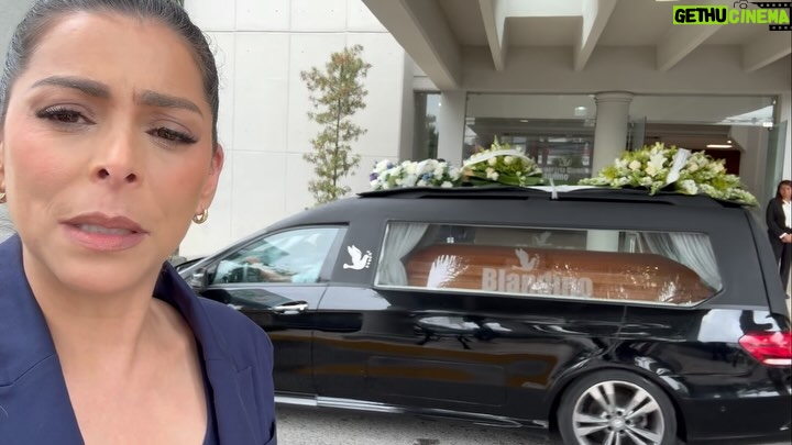 Lourdes Stephen - 11.2K Likes - Inicia el último adiós al gran #RubbyPerez Seguimos en vivo desde la #republicadominicana @telemundo @hoydia @encasacontelemundo @lamesacaliente @alrojovivo