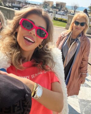 Luana Vjollca Instagram - Gezuar Ditelindjen Mam, bab, frymezim, best friend, jet! Mundohem cdo dite te te kthej sadopak cdo sakrifice qe ke bere per ne por e di qe nuk do te te arrij dot kurre. Cuni jot, e vogla jote e jep jeten per ty. 💜