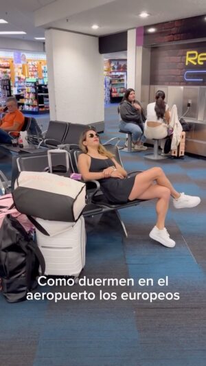 Lucila Vit Instagram - Dormir tranquila en el aeropuerto? Lo siento, mi instinto latino no me lo permite 👀😜(pasa en todos lados, igual hay que cuidarse)

#humor #aeropuerto #instareels #trip #viajes .#airport #instagram