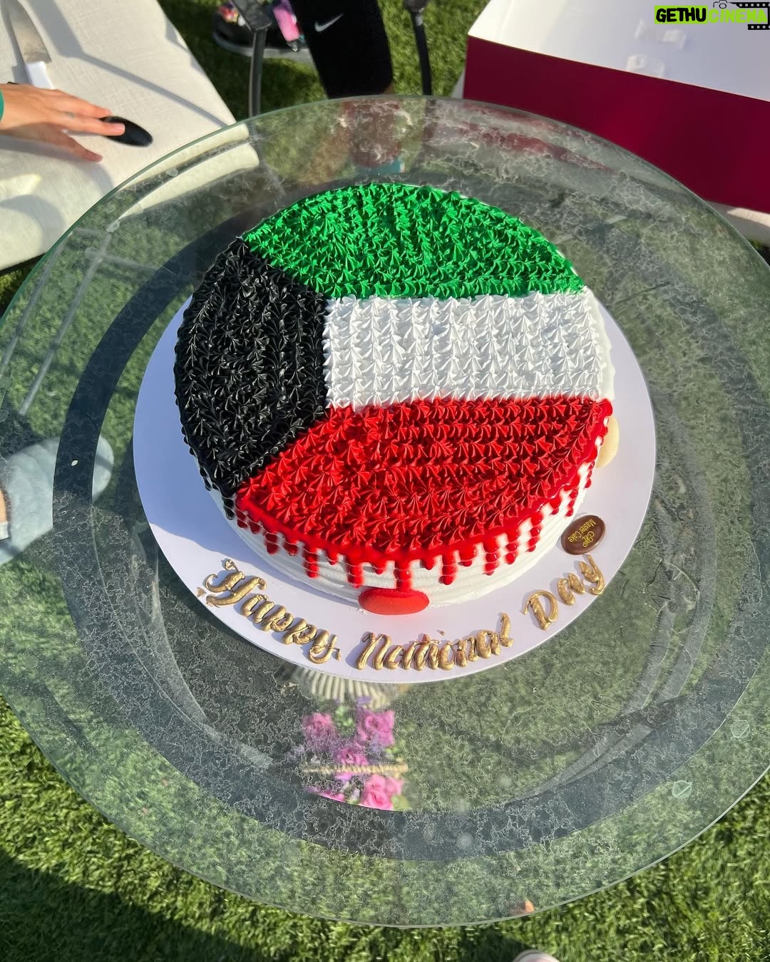 Lulowa Al-Mulla - 11.8K Likes - كل عام وديرتي الكويت وأهلها الطيبين بخير وصحة وسلامة ، ربي اجعل هذا البلد آمناً واحفظه وابعد عنه الحاسدين الفاسدين وارحم شهداءنا الأبرار وأدم علينا نعمة الأمن والأمان.
#عيدي_ياكويت 🇰🇼