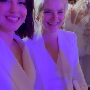 Lyanka Gryu Instagram - 🤍Белая вечеринка @kino_reporter в рамках кинофестиваля ММКФ стала уже многолетней традицией 

Неформальная и легкая атмосфера, награждение ярких и подающих надежды артистов, общение с друзьями. 

Спасибо за праздник @kino_reporter @marialemesheva_official 

Костюм @alexandraserova.official 
Салон @fendrybar