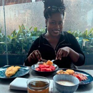 Lydia Forson Instagram - One thing about God—He’s always setting the table! 🥘 

So tell me, what’s on your plate today?