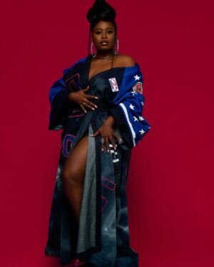 Lydia Forson Instagram - 𝐅𝐨𝐮𝐫 𝐎𝐡! 🥳

Outfit : @rluriofficial 
MUA : @official_allure_by_ben 
Photo :  @laceupmedia 

Creative Director: @lydiaforson 

#LydiasFabulousForty #BirthdayGirl #OctoberBorn #40thbirthday