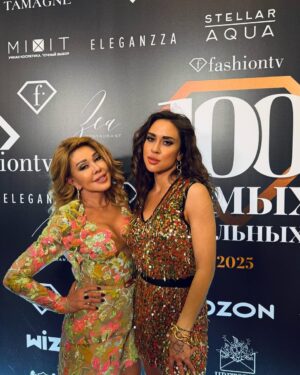 Lyubov Uspenskaya Instagram - Вчера получили огромное удовольствие,побывав на премии «100самых стильных» ,где моя дочь @pacha_tati ❤️прочла стих-откровение,который тронул до слез.Было очень приятно получить подарки  от @fashiontv_ru @maria_ost @antongormakh  и других компаний,с прошедшим Днем рожденья.