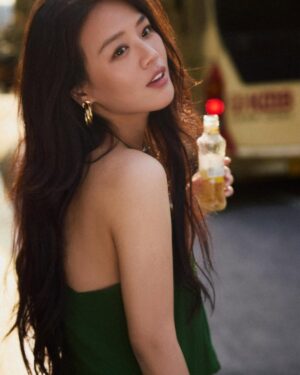 Ma Sichun Instagram - 流动的香港，跳跃的我。
one day in Hongkong.