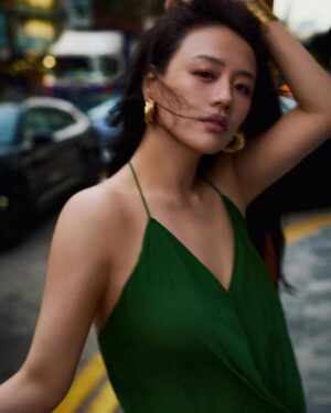 Ma Sichun Instagram - 流动的香港，跳跃的我。
one day in Hongkong.