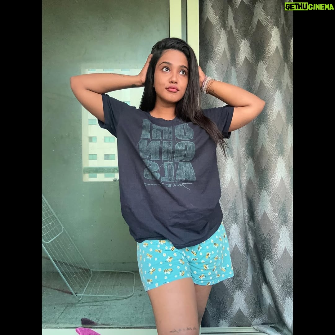 Madhu Meetha - 12.5K Likes - Casual clicks 🥱#picture #picoftheday #cute #love #dubai #dubailife