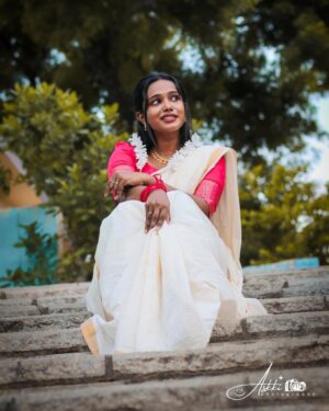 Madhu Meetha Instagram - Onam Ashamsakal🌸
.
.
#instagram #instadaily #instagood #instalike #instamood #picture #photo #photooftheday #portraitphotography #onam #kerala #trending #saree