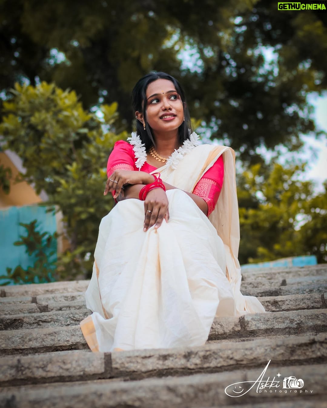 Madhu Meetha - 10.8K Likes - Onam Ashamsakal🌸
.
.
#instagram #instadaily #instagood #instalike #instamood #picture #photo #photooftheday #portraitphotography #onam #kerala #trending #saree