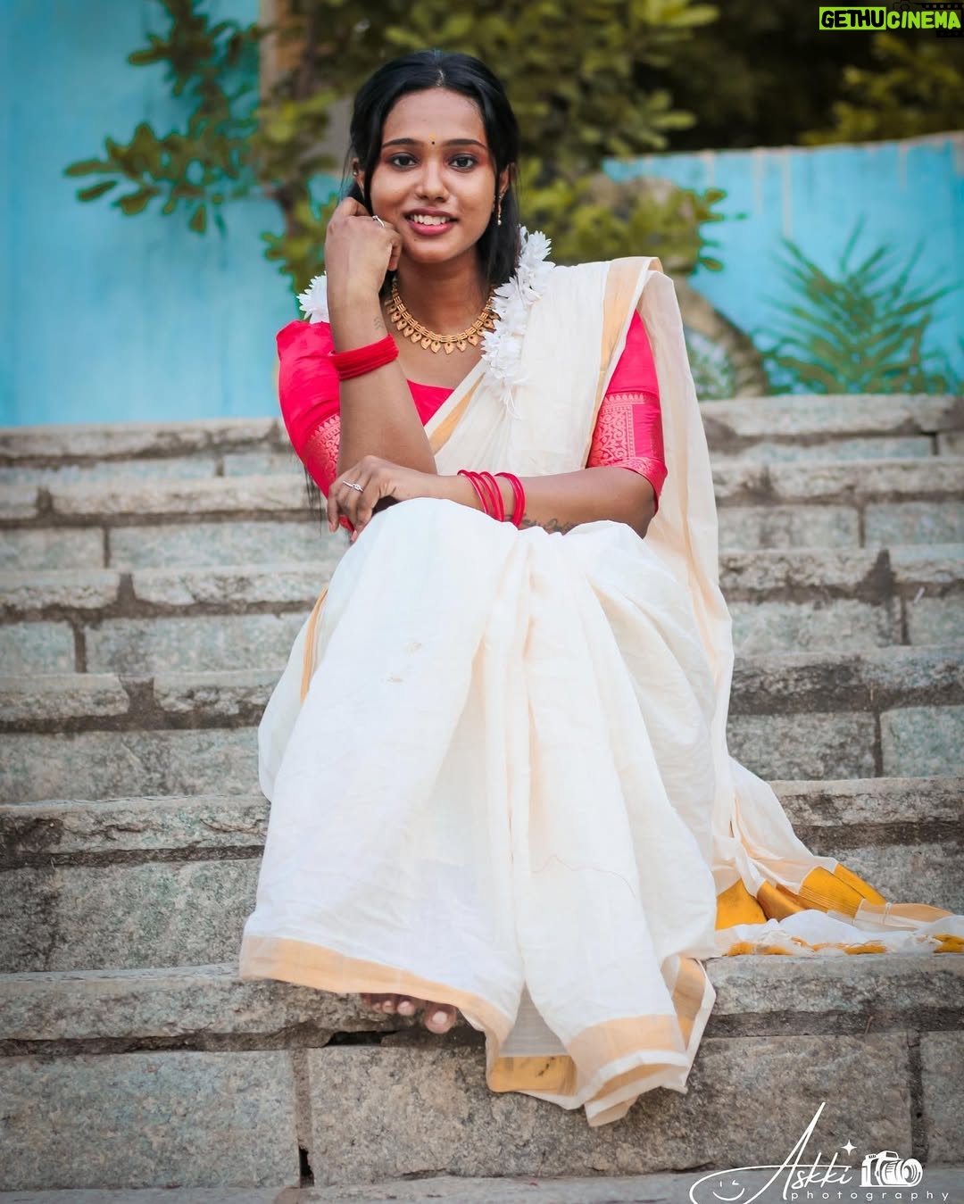 Madhu Meetha - 10.8K Likes - Onam Ashamsakal🌸
.
.
#instagram #instadaily #instagood #instalike #instamood #picture #photo #photooftheday #portraitphotography #onam #kerala #trending #saree
