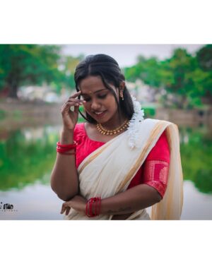 Madhu Meetha Instagram - Onam Ashamsakal🌸
.
.
#instagram #instadaily #instagood #instalike #instamood #picture #photo #photooftheday #portraitphotography #onam #kerala #trending #saree