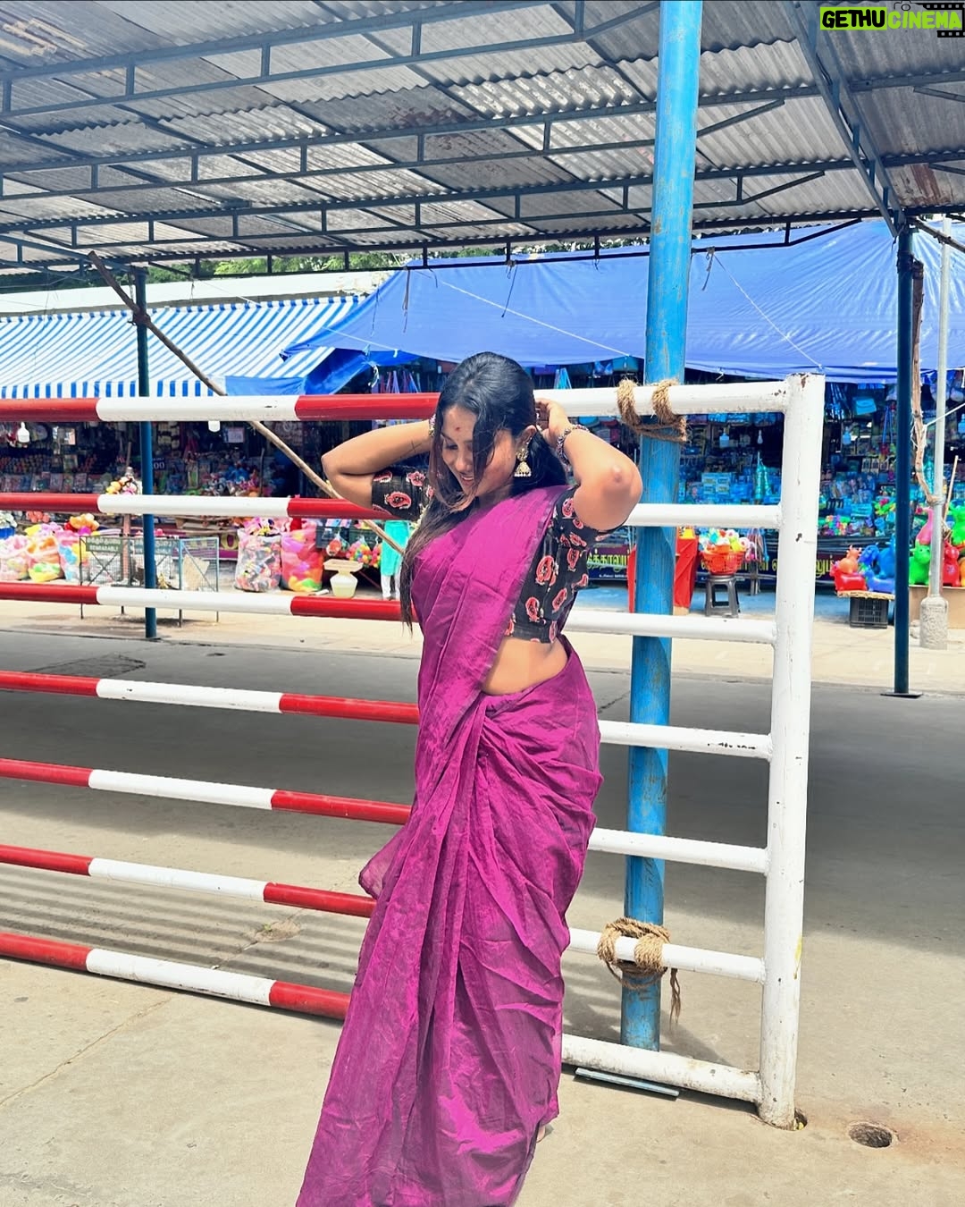 Madhu Meetha - 13.7K Likes - 🌸can’t resist myself to post these pictures 🫣
#picoftheday #pictures #instagood #instagram #instagood #instadaily #explore #explorepage #exploremore #palani #temple #saree