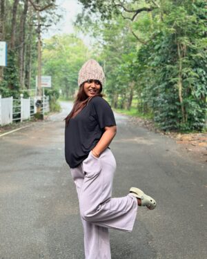 Madhu Meetha Instagram - Just me and nature 🥵🤍 #insta #instagood #instagram #instalike #instadaily #yercaud #birthday #explore #exploremore