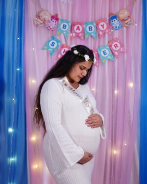 Madhu Reddy Instagram - My baby shower😘🫶🏻🥰 tnq so much lovely surprise ❤️❤️ @sushmakiron @rajnisharma7  @pallaviramisettyofficial @ashikapadukone_official  @redfm_rjsourya 

#insta #instragram #instamood #pregnant #pregnantbelly #pregnancy #pregnantbellybump #babybump #viral #viralpost #frnds #feed #reach #trend #trendingnow #trendingsongs #babyshowerideas #babyboy #babygirlstyle #babygirl #happy #mood #feel #reelitfeelit❤️❤️ #reach #reachpost #smile #smilealways #friendship #friendshipgoals #postivethinking