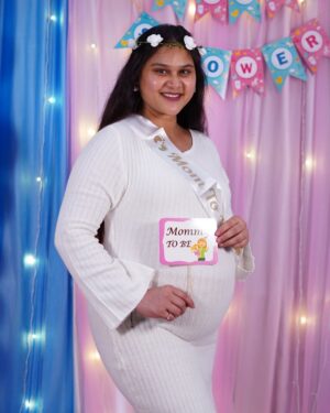Madhu Reddy Instagram - My baby shower😘🫶🏻🥰 tnq so much lovely surprise ❤️❤️ @sushmakiron @rajnisharma7  @pallaviramisettyofficial @ashikapadukone_official  @redfm_rjsourya 

#insta #instragram #instamood #pregnant #pregnantbelly #pregnancy #pregnantbellybump #babybump #viral #viralpost #frnds #feed #reach #trend #trendingnow #trendingsongs #babyshowerideas #babyboy #babygirlstyle #babygirl #happy #mood #feel #reelitfeelit❤️❤️ #reach #reachpost #smile #smilealways #friendship #friendshipgoals #postivethinking