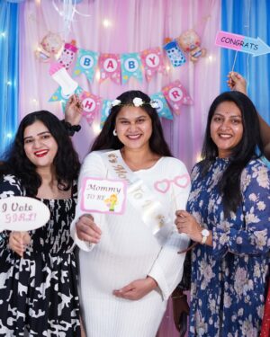 Madhu Reddy Instagram - My baby shower😘🫶🏻🥰 tnq so much lovely surprise ❤️❤️ @sushmakiron @rajnisharma7  @pallaviramisettyofficial @ashikapadukone_official  @redfm_rjsourya 

#insta #instragram #instamood #pregnant #pregnantbelly #pregnancy #pregnantbellybump #babybump #viral #viralpost #frnds #feed #reach #trend #trendingnow #trendingsongs #babyshowerideas #babyboy #babygirlstyle #babygirl #happy #mood #feel #reelitfeelit❤️❤️ #reach #reachpost #smile #smilealways #friendship #friendshipgoals #postivethinking