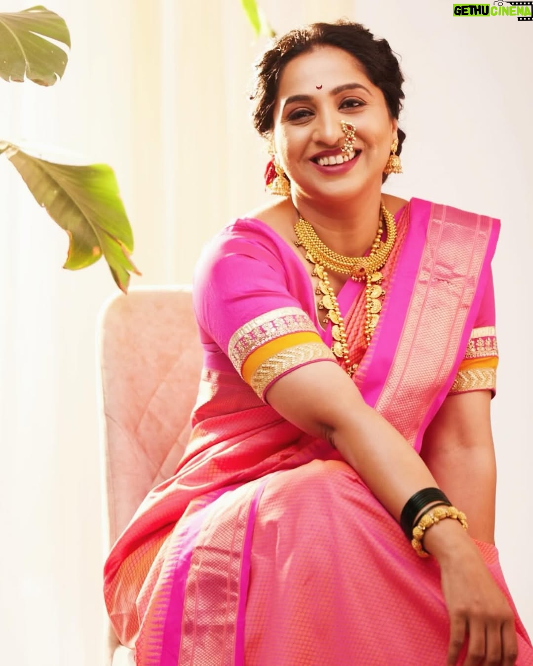 Madhurani Gokhale - 14.2K Likes - Happy Diwali 🪔 to everyone..!!
Photography: @vijaypowarphotography
Make up hair @swatighodke_mua_official
Thanks to : @oviimasale