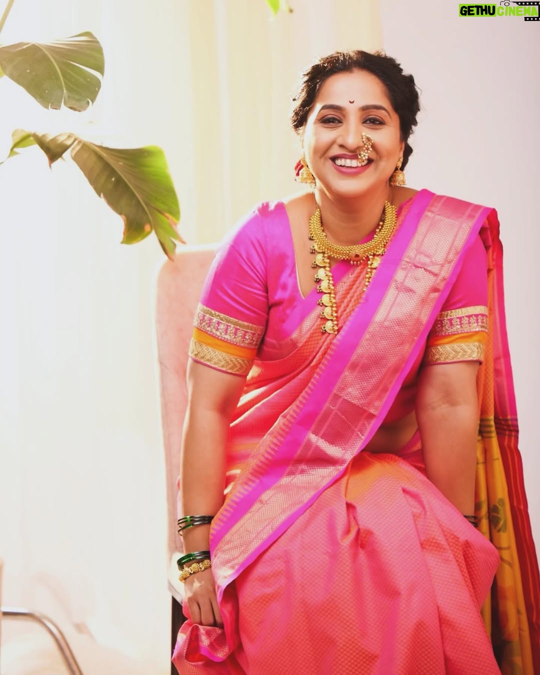 Madhurani Gokhale - 14.2K Likes - Happy Diwali 🪔 to everyone..!!
Photography: @vijaypowarphotography
Make up hair @swatighodke_mua_official
Thanks to : @oviimasale