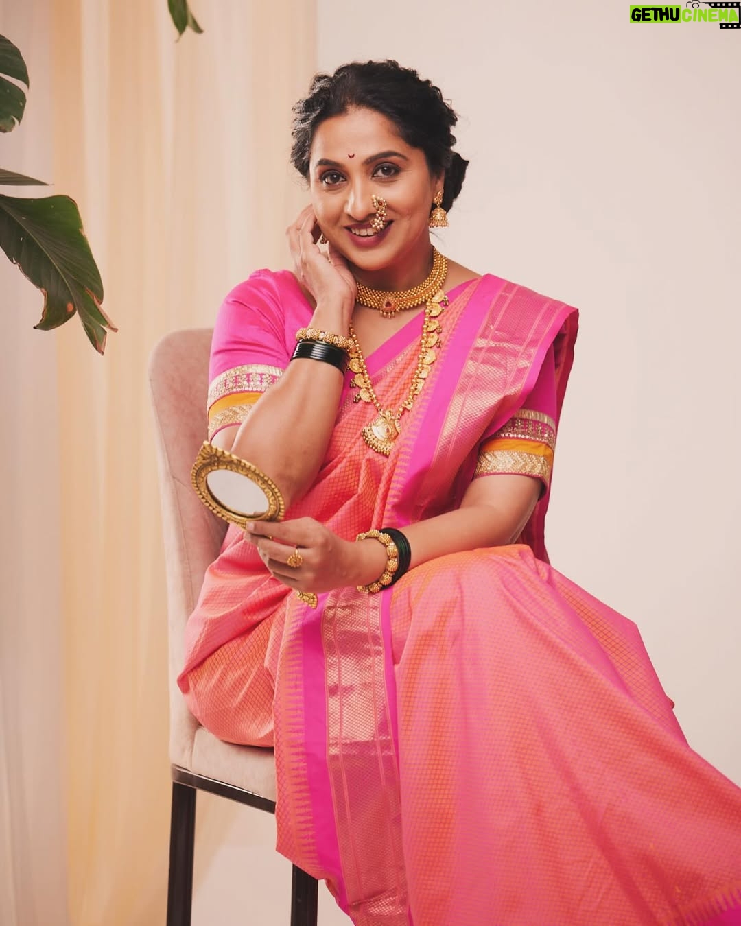 Madhurani Gokhale - 14.2K Likes - Happy Diwali 🪔 to everyone..!!
Photography: @vijaypowarphotography
Make up hair @swatighodke_mua_official
Thanks to : @oviimasale