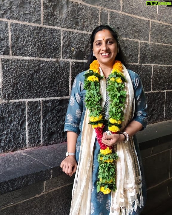 Madhurani Gokhale - 38.1K Likes - सुंदर ते ध्यान उभे विटेवरी
कर कटावरी ठेवोनिया ॥
अखेर दर्शन घडलं….अगदी शांत आणि निवांत…. ही त्याचीच योजना…।
अक्षरशः डोळ्याचं पारणं फिटलं… मन भरून आणि भारून गेलं… गदगदून रडू फुटेल की काय असंच झालं…!
आतून शांत शांत करत गेलं….
विठ्ठल विठ्ठल..!!!!
@saee_kulkarni_1997
