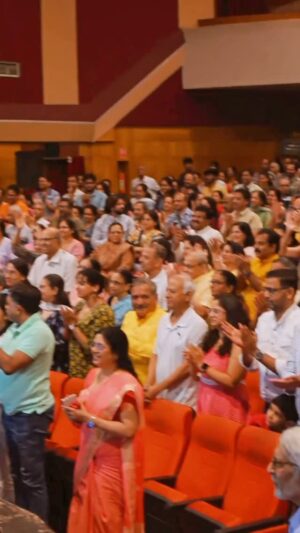 Madhurani Gokhale Instagram - Housefull वाढदिवस…!!!! 

कृतज्ञ…. निव्वळ कृतज्ञ …!!!

“ज्याचा त्याचा विठ्ठल “

“शुभंकर वाट्याला यायचं, तर ओंजळ तर उघडी असायला हवी ना..”
डॉ. समीर कुलकर्णी यांनी लिहिलेलं आमच्याच नाटकातलं हे वाक्य..
 “ज्याचा त्याचा विठ्ठल” या विलक्षण संहितेचा आपण एक भाग असणं आणि आपल्या वाढदिवसाच्या दिवशी त्याचा पहिला प्रयोग होणं ही त्या विठ्ठलाचीच कृपा!

मी फक्त ओंजळ उघडी ठेवण्याचा अवकाश होता, हा योग होताच कदाचित. 

Housefull गर्दीत झालेला खणखणीत प्रयोग, भारावलेली मनं आणि त्या दिवशी मिळालेले अनंत आशीर्वाद!!

कायम लक्षात राहील असा हा वाढदिवस!! 
आणि काय हवं असतं एखाद्या कलाकाराला?!

Moments captured by @saurabh_bhanage_photography_ 

@mavrya 
@vimgical 
@omkarjoshiii 
@mynameisshounak 
@anjali_marathe1279
@madhurani.prabhulkar
@amit.vaze 
@sujaybhadkamkar
@manasivaze__
@ninadsolapurkar
@parthumrani
@jaydeepdvaidya 
@onkar_bendre
@gulpapdi 
@soulfulanaya
@bhave_swapnil
@nandgaonkar_vijay
@shivamb_228