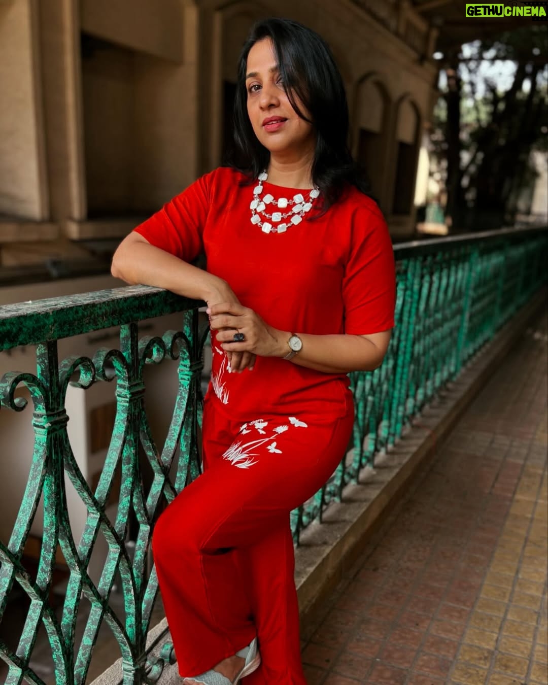 Madhurani Gokhale - 12.7K Likes - Happiness is ….happy hair .
If my hair looks good , I can handle anything.
Thanks Nadeem for understanding my hair @nabbaasi @locksandbeyond @madhurimahajan71