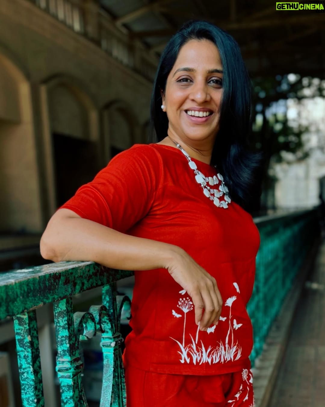 Madhurani Gokhale - 12.7K Likes - Happiness is ….happy hair .
If my hair looks good , I can handle anything.
Thanks Nadeem for understanding my hair @nabbaasi @locksandbeyond @madhurimahajan71