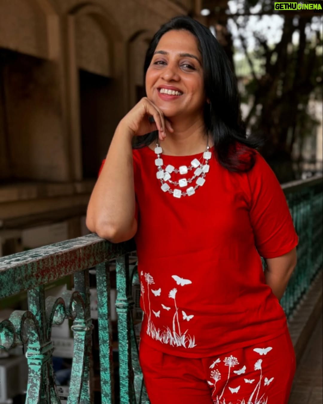 Madhurani Gokhale - 12.7K Likes - Happiness is ….happy hair .
If my hair looks good , I can handle anything.
Thanks Nadeem for understanding my hair @nabbaasi @locksandbeyond @madhurimahajan71