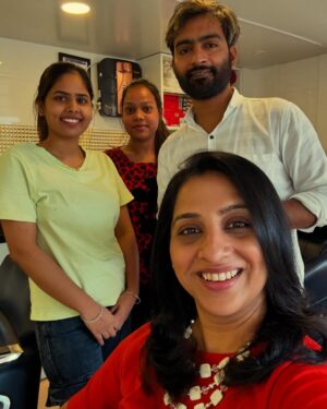 Madhurani Gokhale Instagram - Happiness is ….happy hair .
If my hair looks good , I can handle anything.
Thanks Nadeem for understanding my hair @nabbaasi  @locksandbeyond @madhurimahajan71