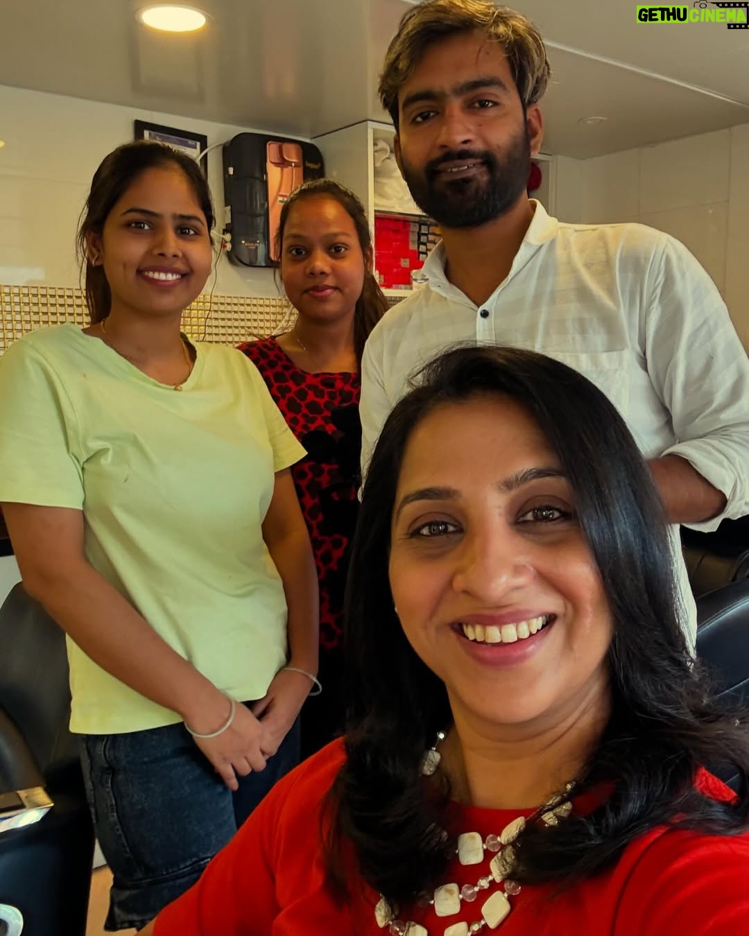 Madhurani Gokhale - 12.7K Likes - Happiness is ….happy hair .
If my hair looks good , I can handle anything.
Thanks Nadeem for understanding my hair @nabbaasi @locksandbeyond @madhurimahajan71
