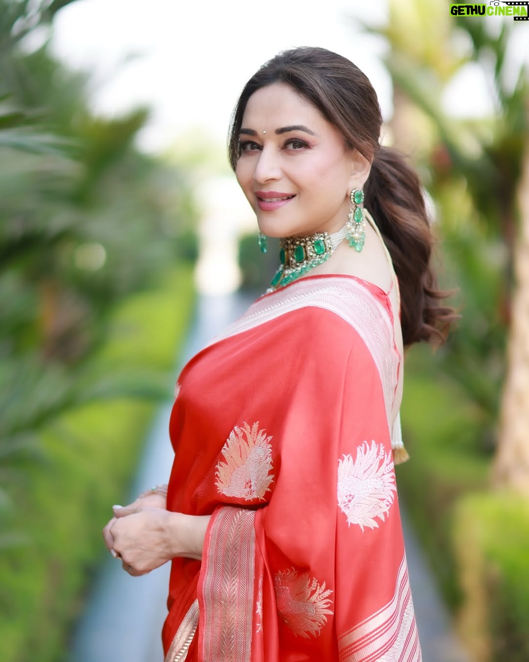 Madhuri Dixit - 488.4K Likes - Golden hour, golden glow, and a heart full of sunshine. ☀️
#tuesday #tuesdaythoughts #sareelove #sunshine #photoshoot #photooftheday