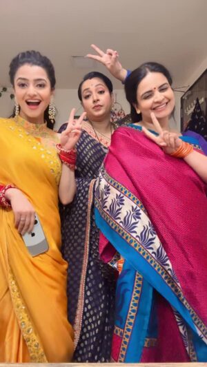 Madhusree Sharma Instagram - Doston ko aise nachate hai isharon pe 😜😂

#madhusreesharma #explorepage #explore #instagood #love #mannsundar #reels #trendingreels #madhusreesharma #reelsinstagram #reelkarofeelkaro #reelitfeelit