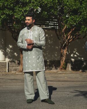 Maham Amir Instagram - - Eid Mubarak ✨️

may Allah SWT accept our prayers, fasting, charity and every act of devotion we offered in his path!

Pictures: @abdul.saqibfilms
Wardrobe: @mohsin.naveed.ranjha & @generation_pk
Shoes: @logopakistan