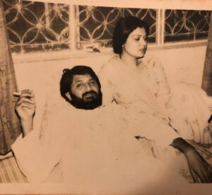 Mahira Khan Instagram - I will forever and ever be my Aba’s little girl. Grateful everyday to be born to a sufi gangsta like Hafeez Ur Rehman Khan. Alhumdulillah. Happy birthday my favourite travel companion..my Aba , te amo ُ✨

P.S make a little prayer for my Aba today. Would be lovely x