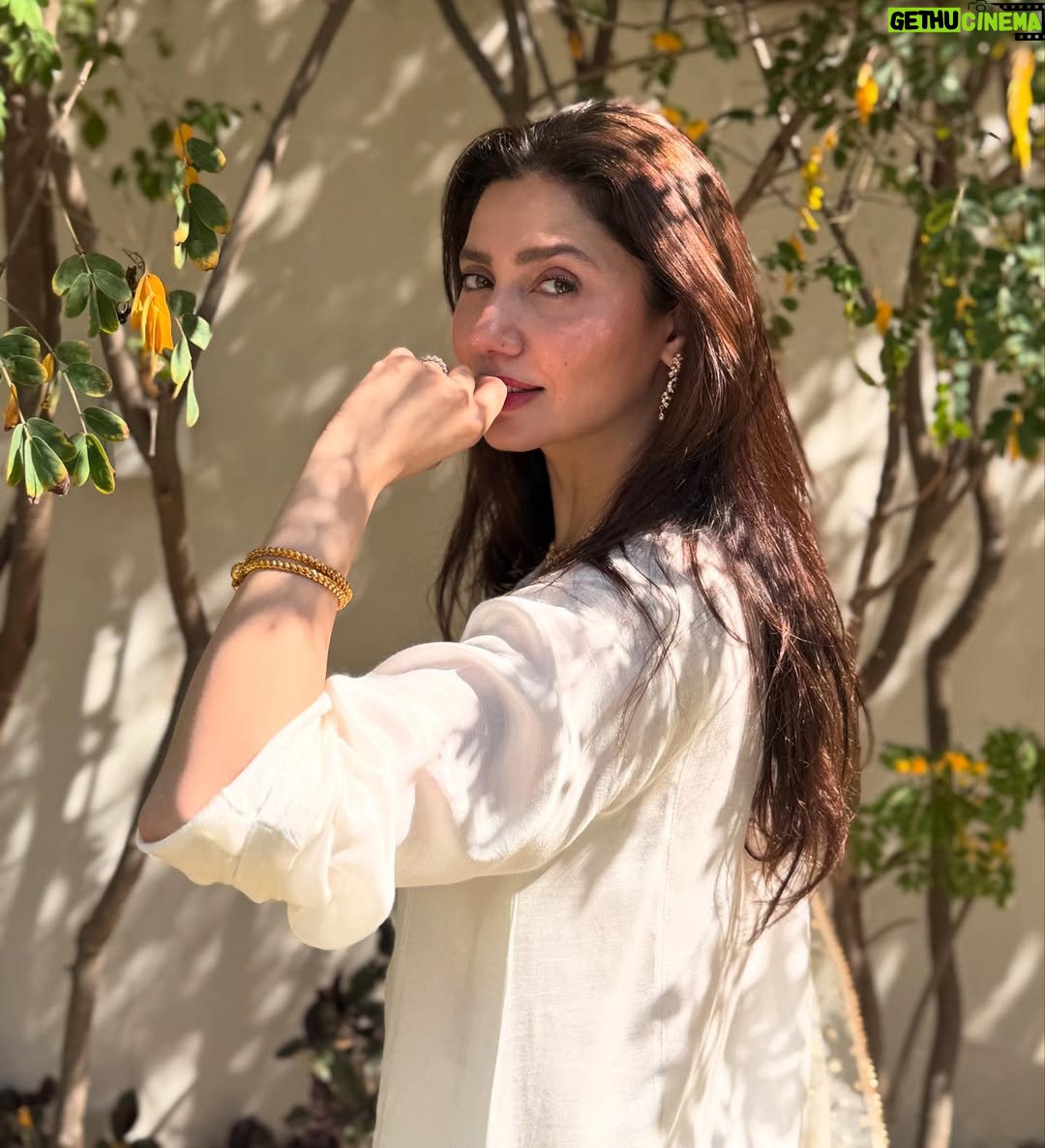 Mahira Khan - 418.3K Likes - Eid Mubarak jaaanemans x
