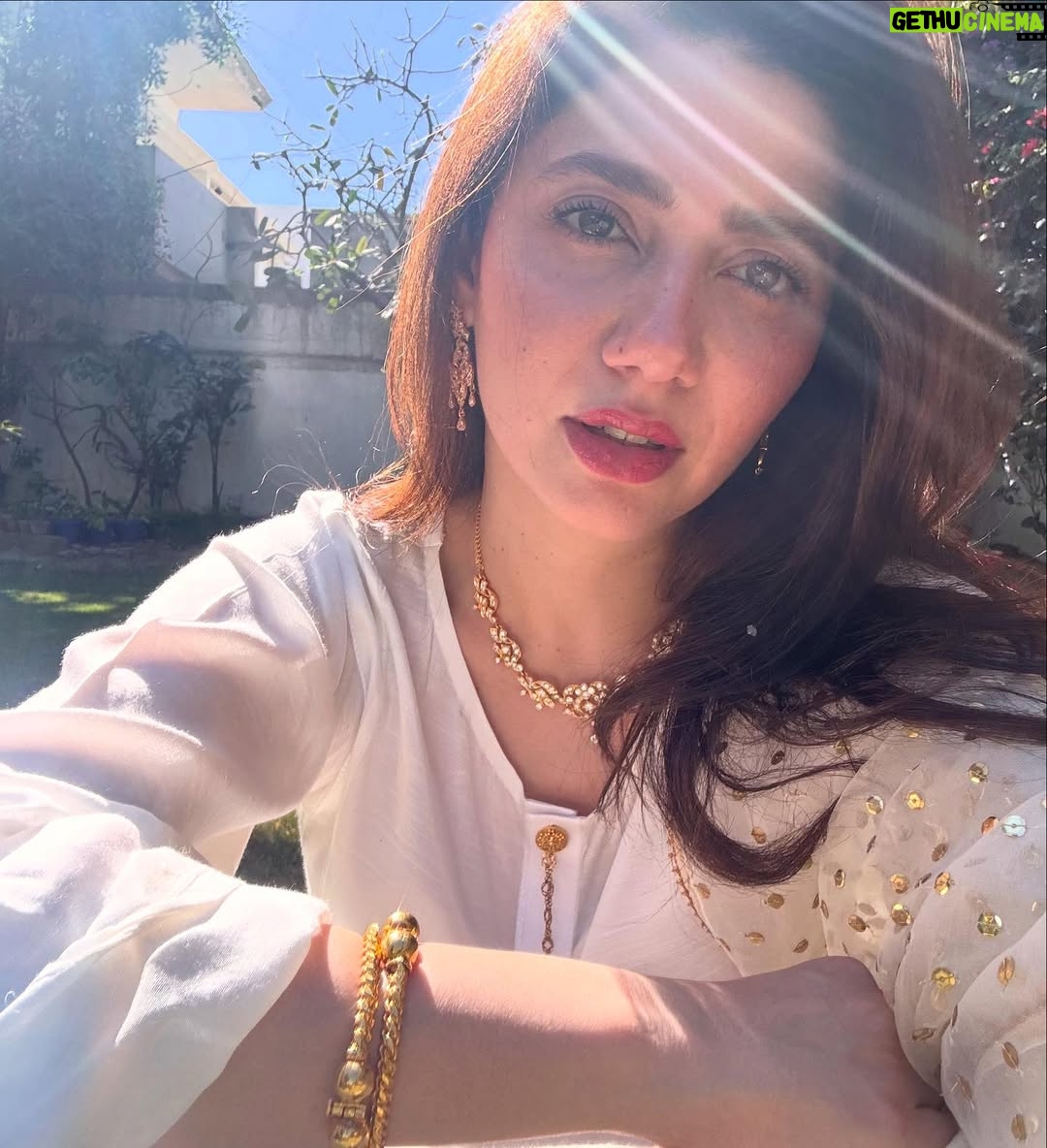 Mahira Khan - 418.3K Likes - Eid Mubarak jaaanemans x