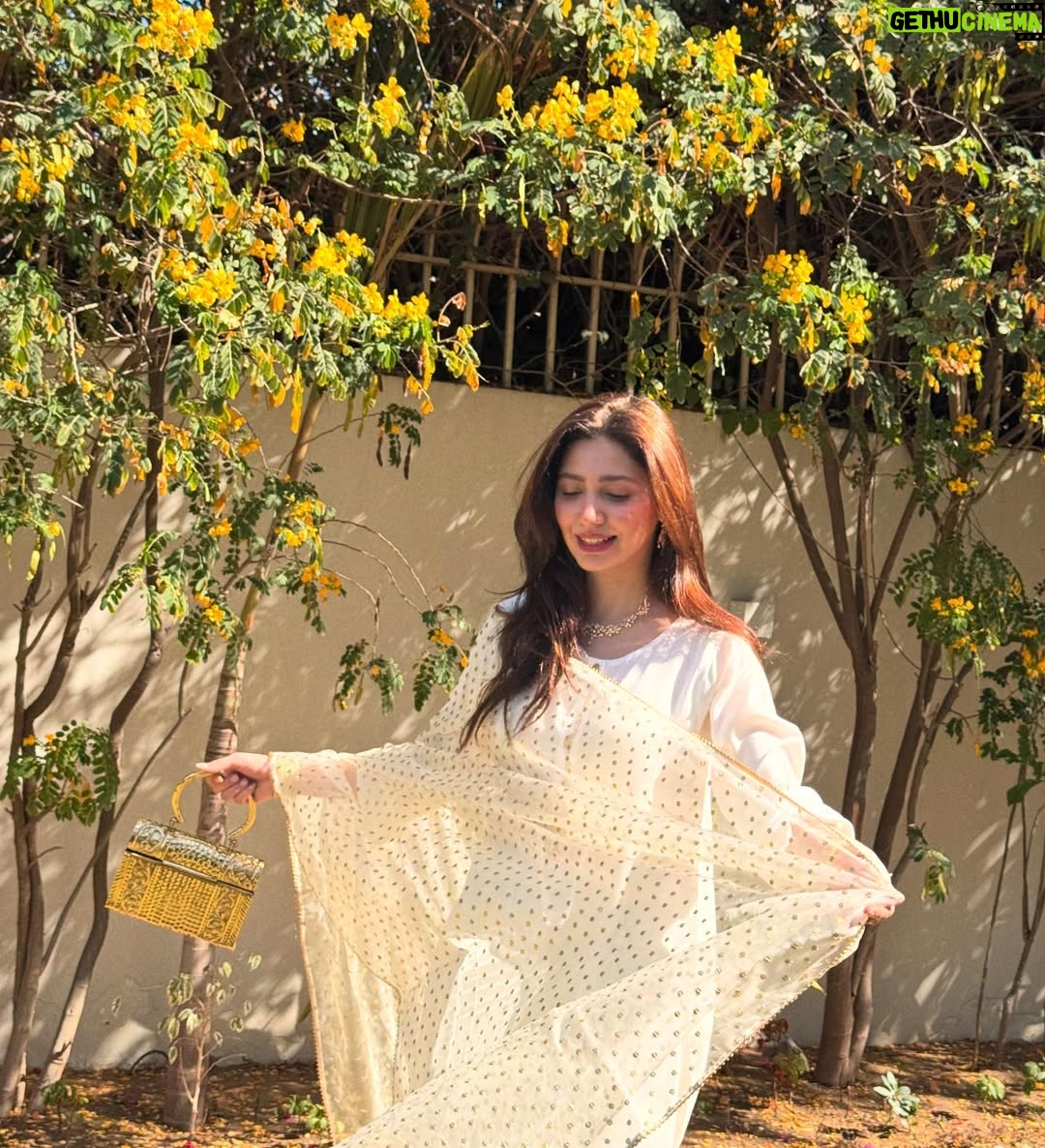 Mahira Khan - 418.3K Likes - Eid Mubarak jaaanemans x