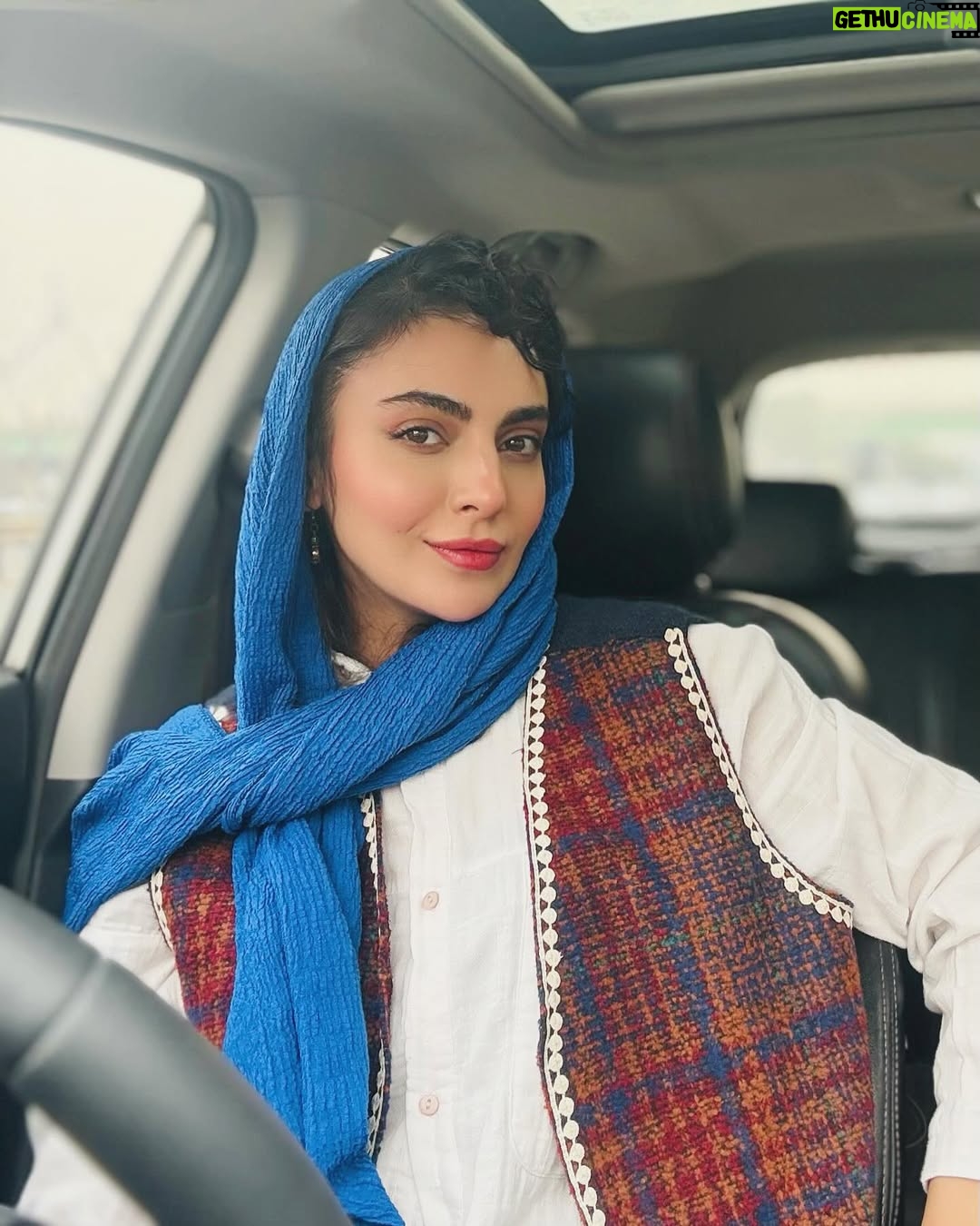 Mahshid Javadi - 8.1K Likes - ‘
هوای حوصله آفتابیست ☀️😍
