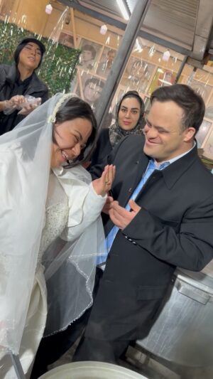 Mahshid Khosravi Instagram - خبر دارید که همه میتونن از خیریه فرشته های بهشتی لباس عروس امانت بگیرن شما هم اگر لباس عروس و کت و شلوار دارید و دیگه لازم ندارید به خیریه ما هدیه کنید دمتون گرم ❤️😍
عروس خانم ما به شدت کدبانو تشریف دارن قراره با هم دیگه چندتا وسیله برای جهیزیه کمک کنیم آرایشگاه هم براشون هماهنگ شده بیست و دوم فروردین تو قم مراسم عروسی دارن 😍
این فیلم استوری میشه به نیت خرید چندتا وسیله برای خونشون لطفا سهم خودتونو تو باکس بنویسید 
پدر داماد بالای خونه خودشون یه اتاق بهشون داده که زندگی کنن 

موسسه خیریه فرشته های بهشتی
شماره کارت:6274121940051659
شماره حساب:15085062122481
شبا:IR100550015085006212248001